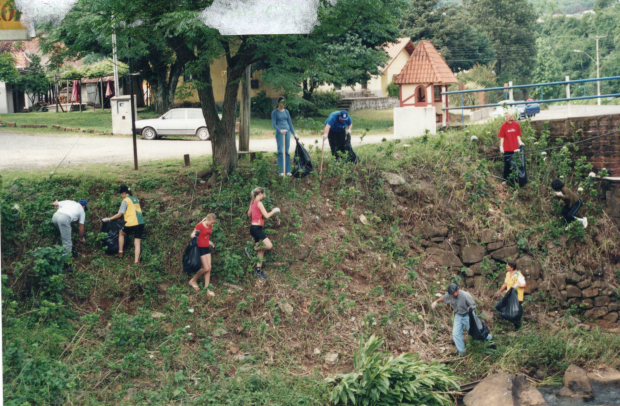 LIMPEZA DO RIO CADEIA, POR VOLTA DE 2000